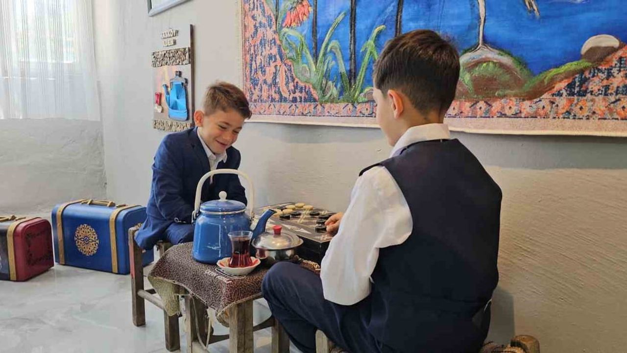 Hasköy'de 'Hayat Boyu Öğrenme Haftası' Sergisi Açıldı