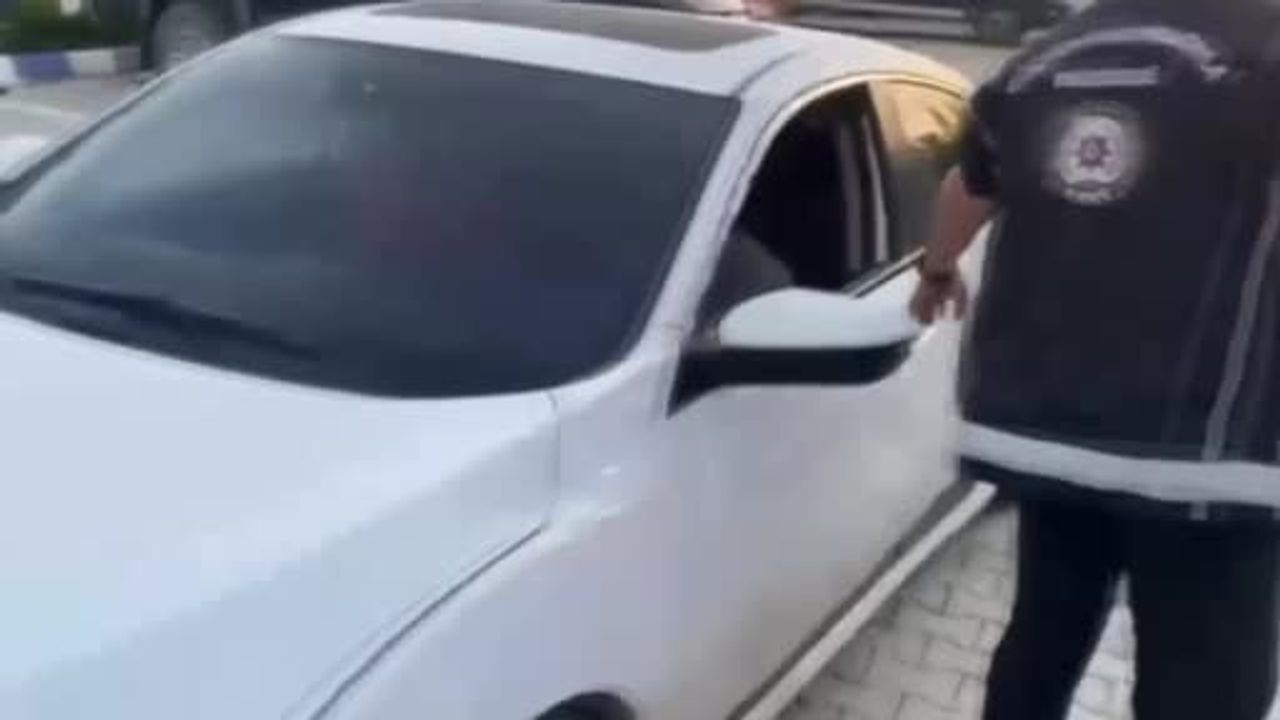 Hatay’da 15 kaçak göçmen yakalandı: 7 organizatör tutuklandı, 5 sürücüye 601 bin TL ceza