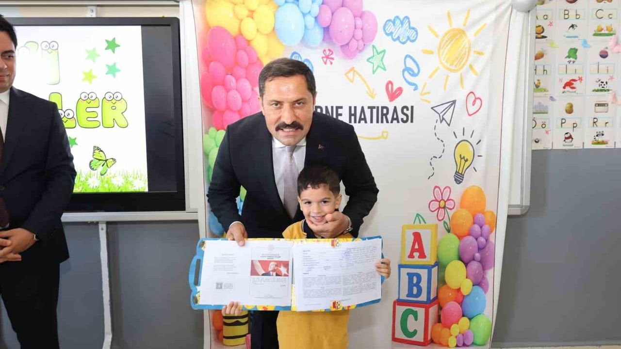 Hatay'da 368.320 öğrenci karne heyecanı yaşadı