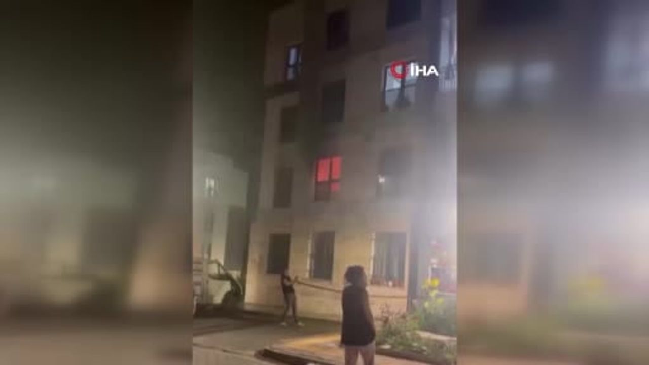 Hatay'da apartman dairesinde çıkan yangında 3 kişi dumandan etkilendi