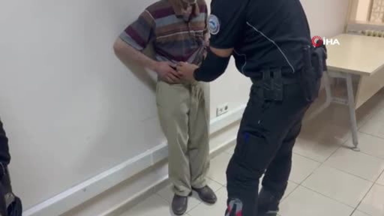 Hatay'da bel ve bacaklarına bantla sakladığı 500 gram esrarla yakalanan kişi tutuklandı