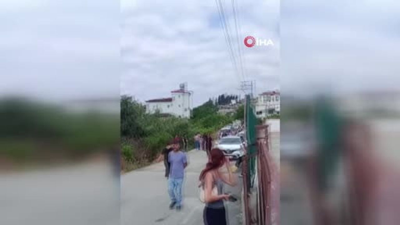 Hatay'da LGS'ye geç kalan öğrencilere polis yardımı