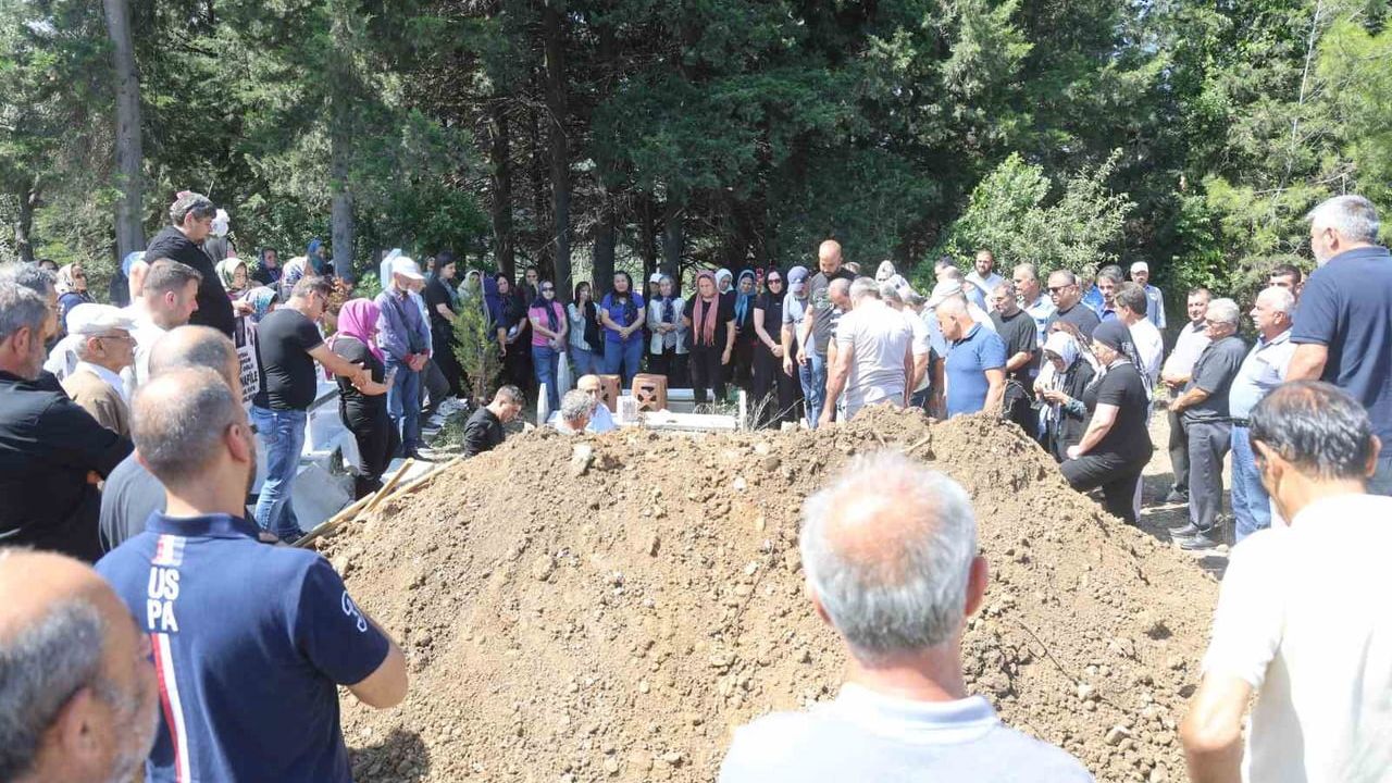Hatay’da nişanlısı tarafından öldürülen baba ve kız yan yana defnedildi