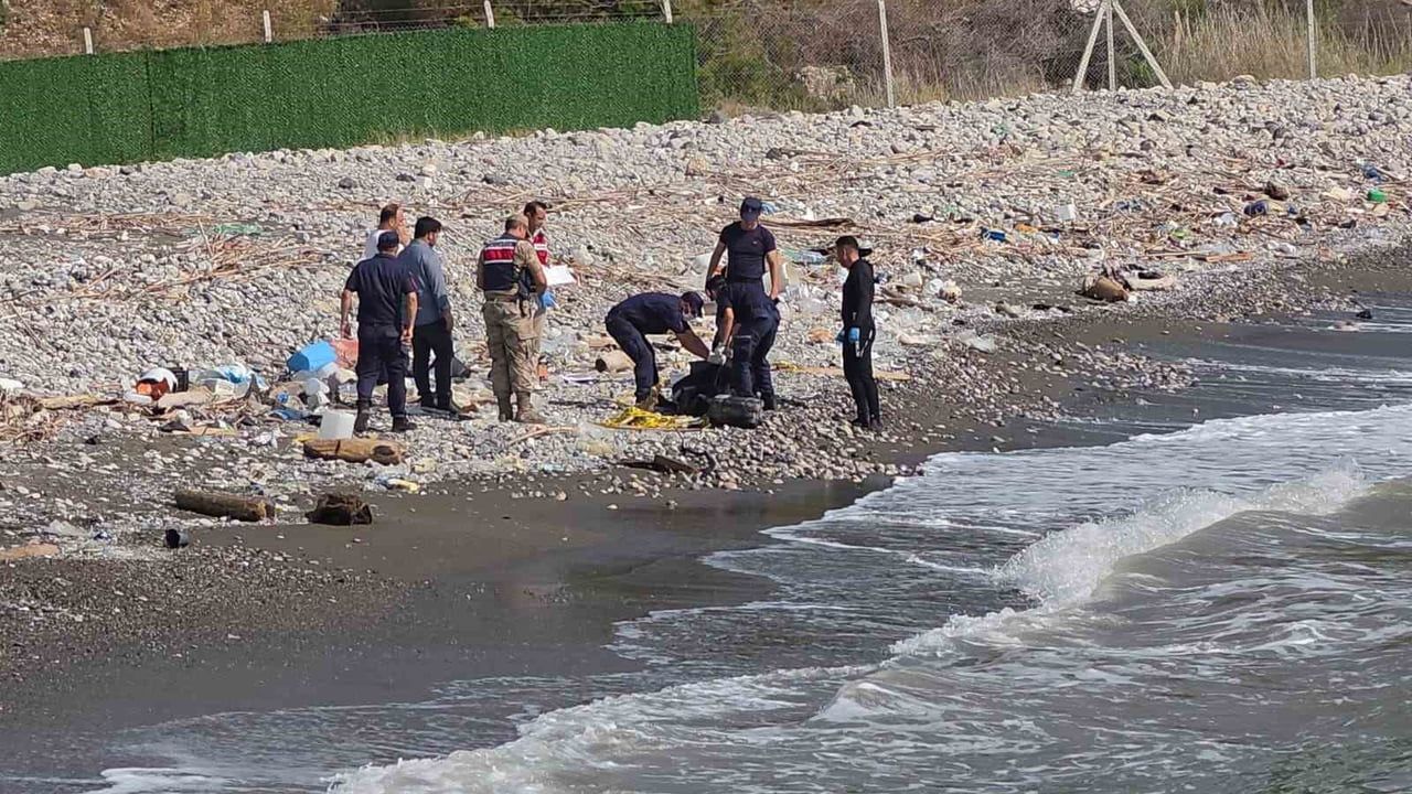 Hatay'da sahilde kimliği belirsiz erkek cesedi bulundu
