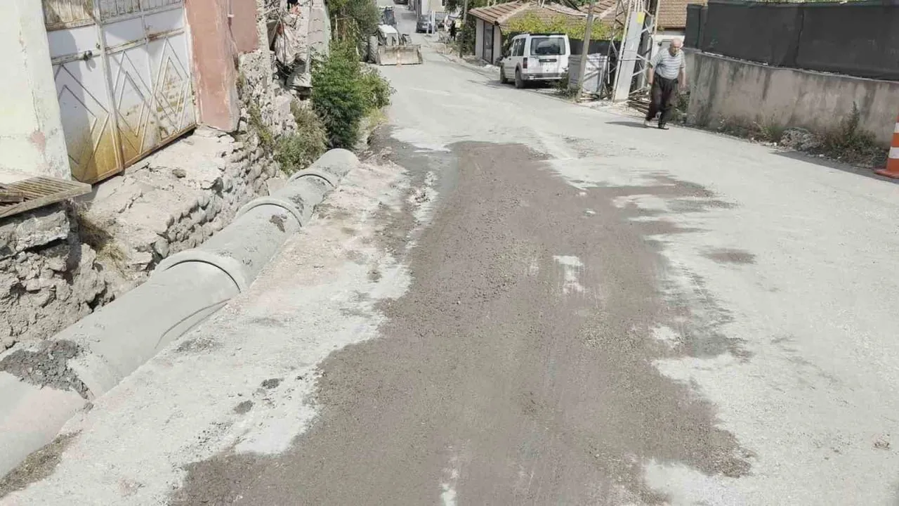 Hatay Defne'de yola beton döken mikser sürücüsüne 50 bin TL ceza