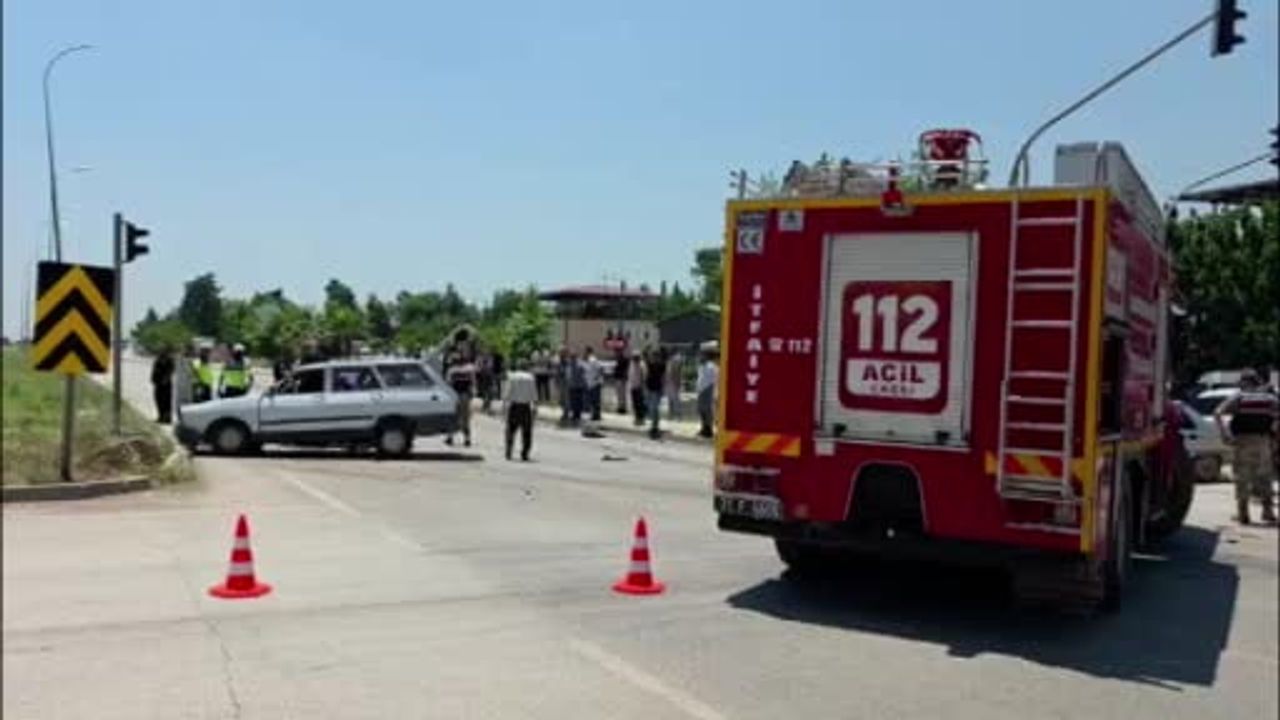 Hatay Hassa'da İki Otomobil Çarpıştı: 1'i Ağır, 2 Yaralı