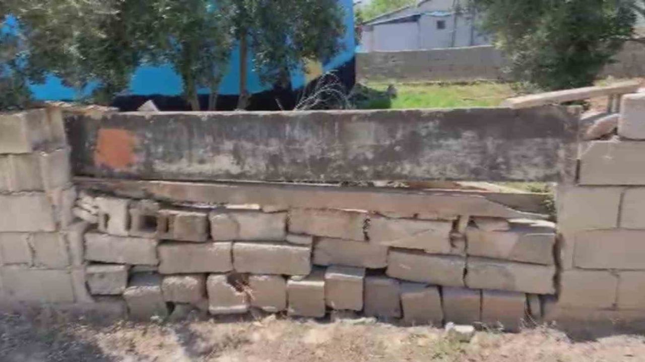 Hatay Reyhanlı'da Tek Tekerle Bahçe Duvarına Çarpan Gençler Hafif Yaralandı
