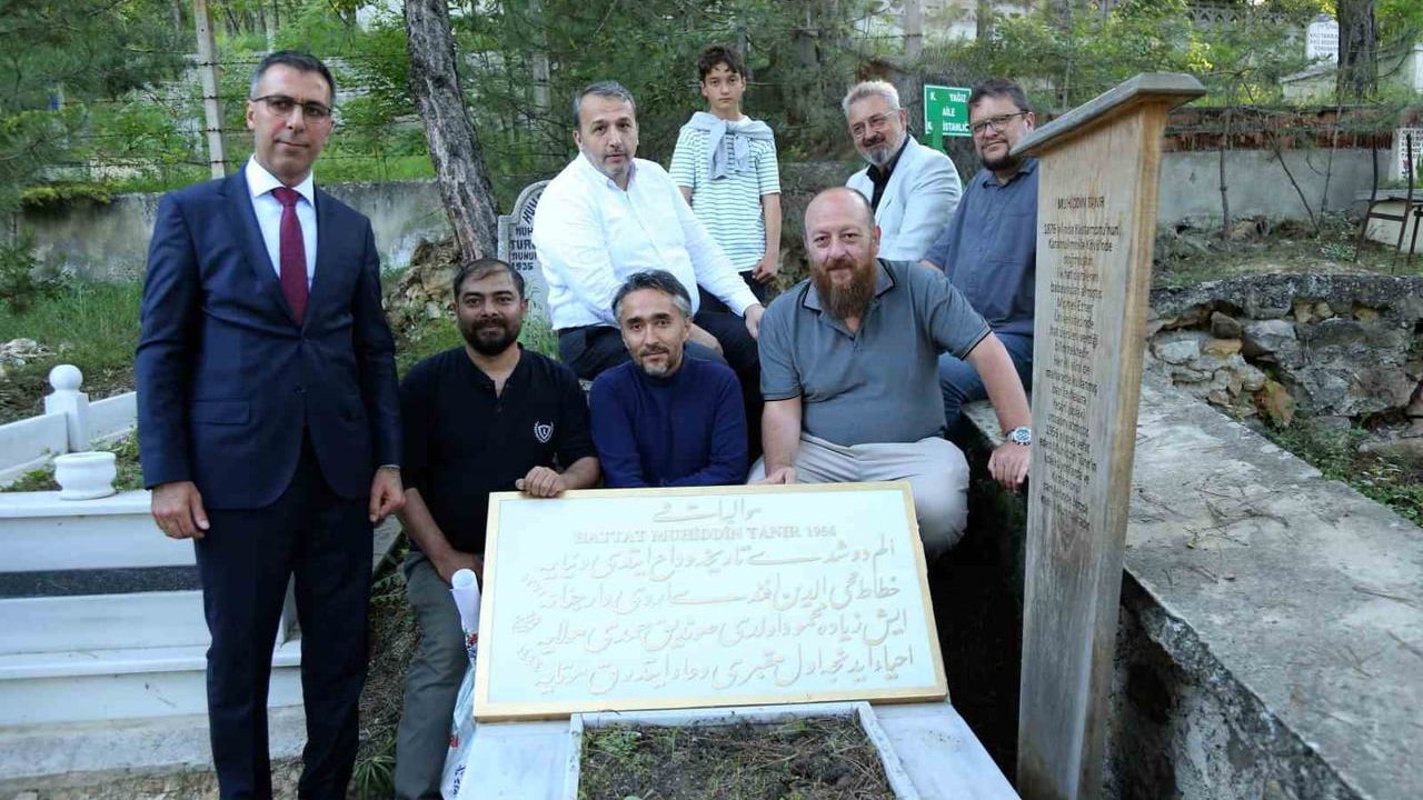 Hattat Muhittin Tanır’a vefa: 70 yıl sonra ta’lik hatla yazılan mezar taşı kabrine konuldu