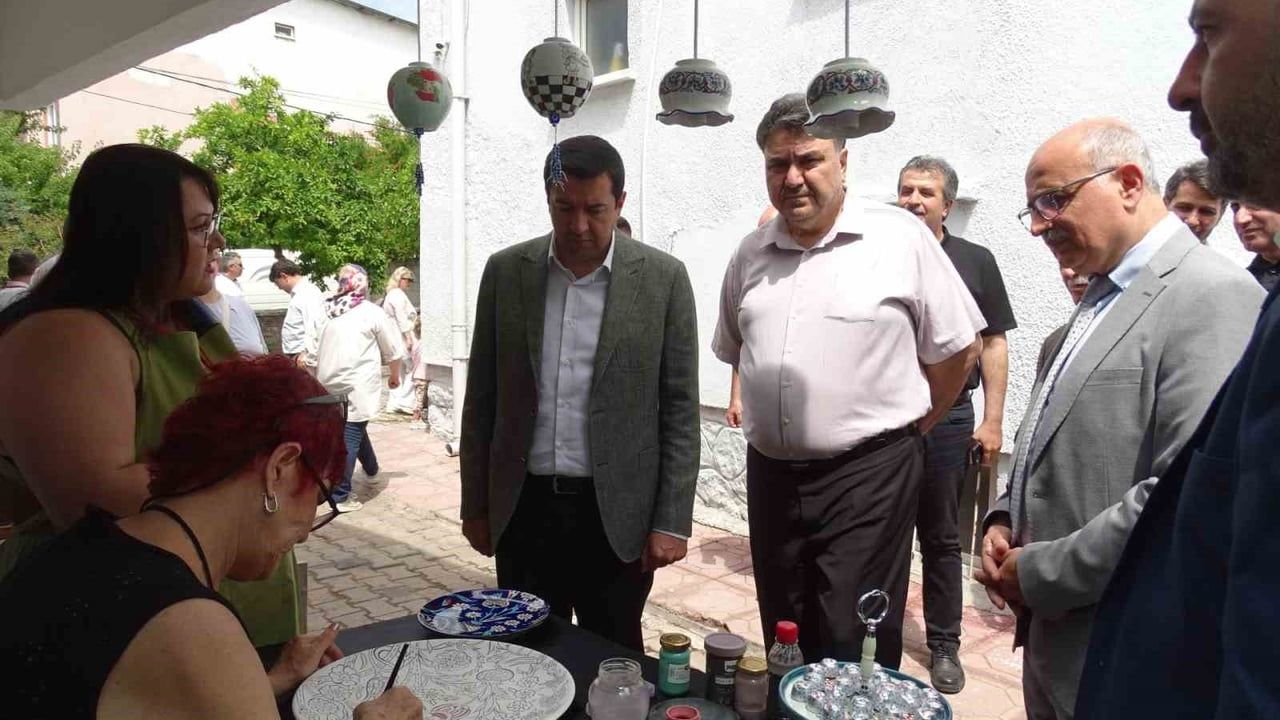 Havran’da Halk Eğitimi Merkezi yıl sonu sergisi açıldı