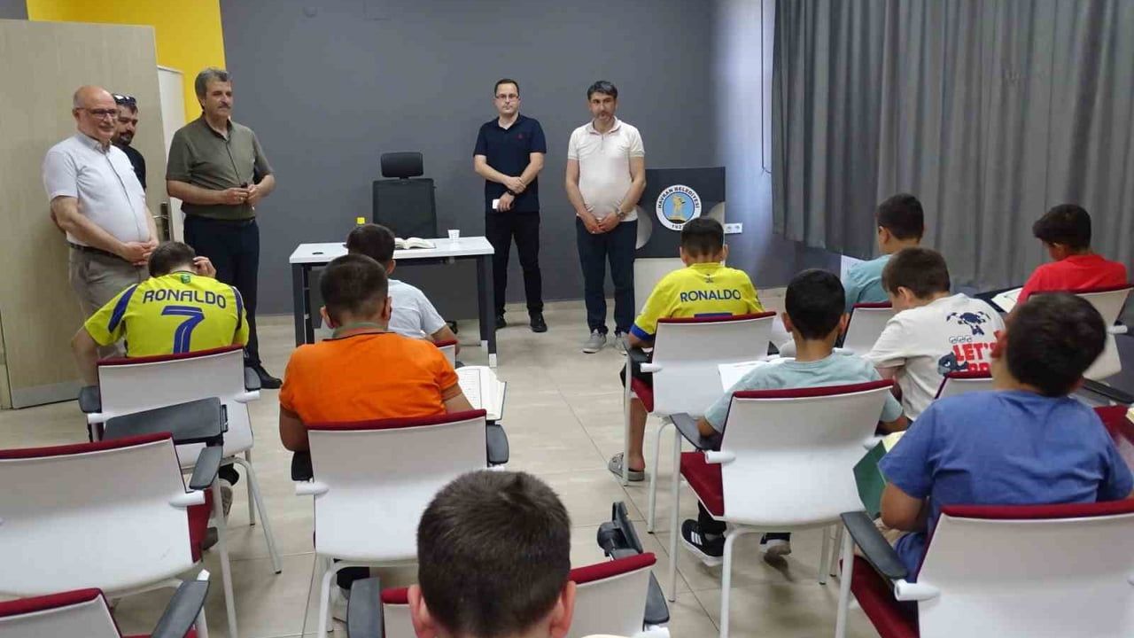 Havran'da minik ressamların yıl sonu sergisi sanatseverlerin beğenisini topladı