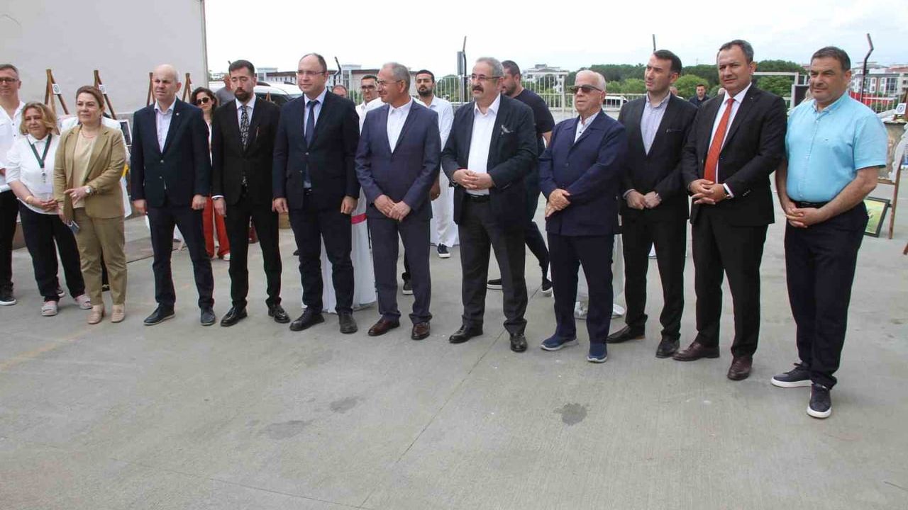 Hayata katılan renkler yılsonu etkinliğinde el emeği ürünler sergilendi