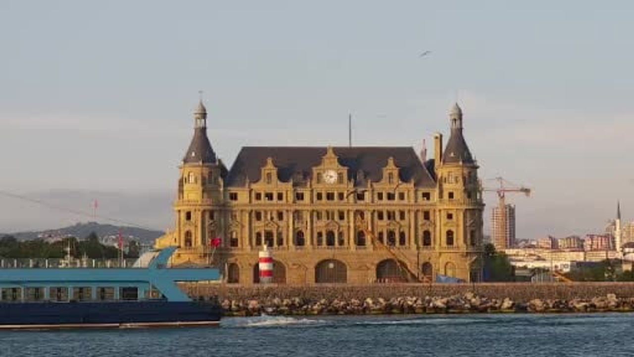 Haydarpaşa garı restorasyonla tarihi silüetine dönüyor