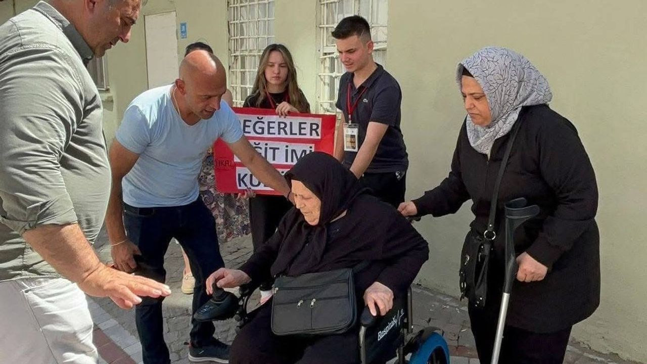 Hayrabolu'da okul kampanyasıyla 2 akülü ve 1 manuel tekerlekli sandalye ihtiyaç sahiplerine ulaştırıldı