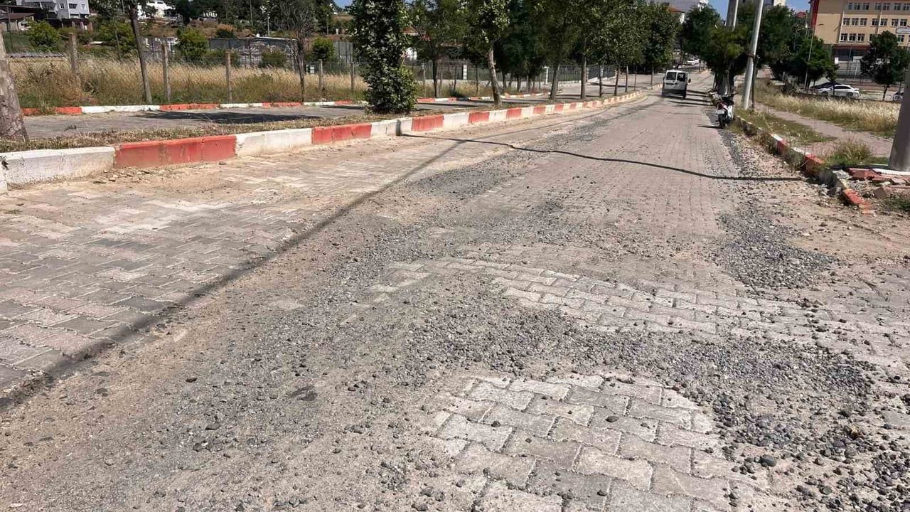 Hayrabolu Devlet Hastanesi yolu bakımsızlık nedeniyle eleştiriliyor