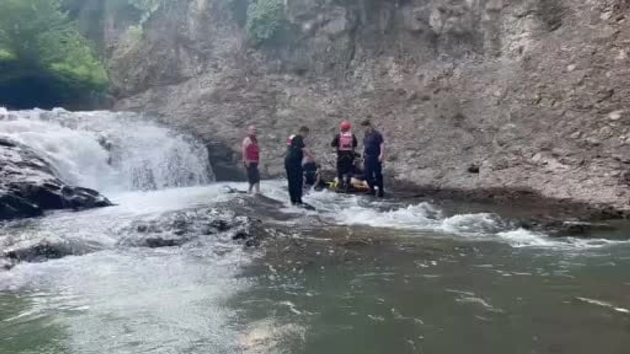 Hendek Aksu Deresi'nde akıntıya kapılan 20 yaşındaki Emir Temiz'in cansız bedenine ulaşıldı