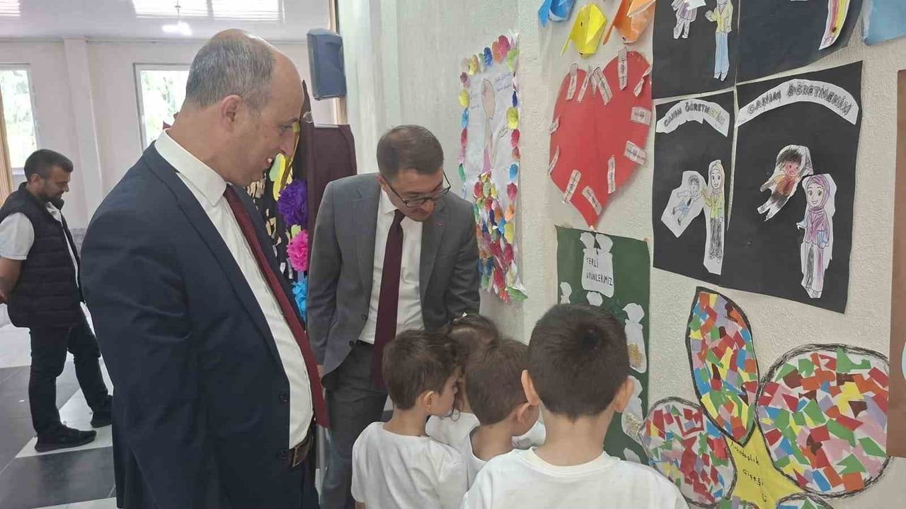 Hisarcık Güldüren İlkokulu ana sınıfında yıl sonu sergisi ve gösteri
