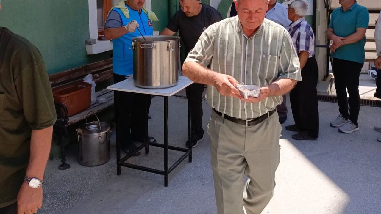 Hisarcık İlçe Müftülüğü'nden aşure ikramı