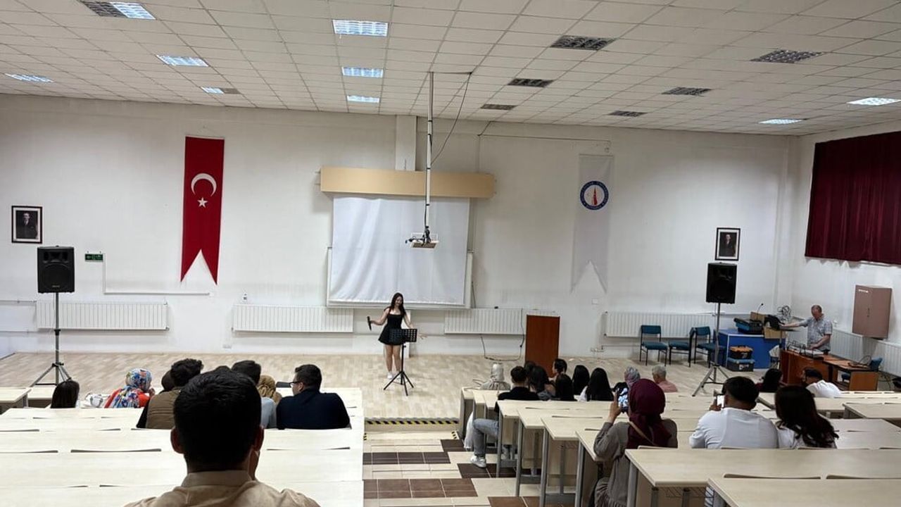Hisarcık MYO'da Bahar Yarıyılı Sonu Motivasyon Konseri düzenlendi