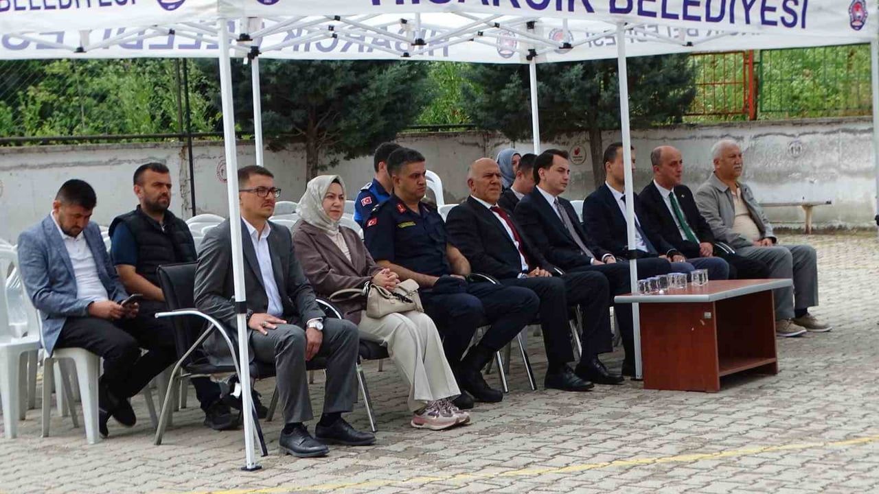 Hisarcık Şehitler Ortaokulu'nda yıl sonu hayır çarşısı ilgi gördü