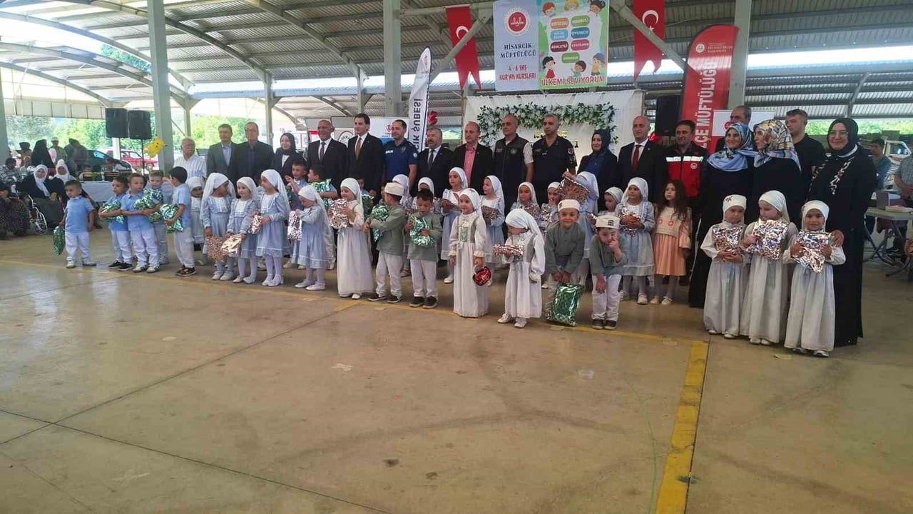 Hisarcık'ta 4-6 Yaş Kur'an Kursu Öğrencileri Mezuniyet Sevinci