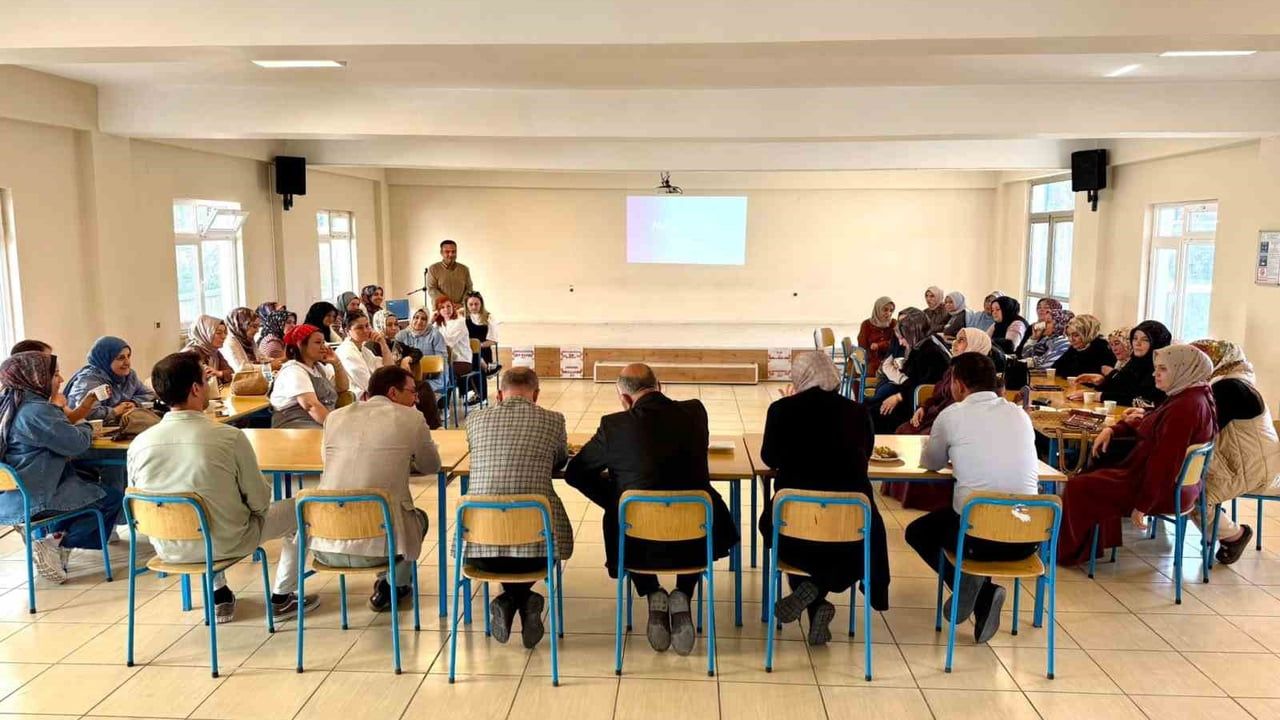 Hisarcık’ta 'Birlikte Okuduk Birlikte Yorumladık' kapsamındaki kitap söyleşisi düzenlendi