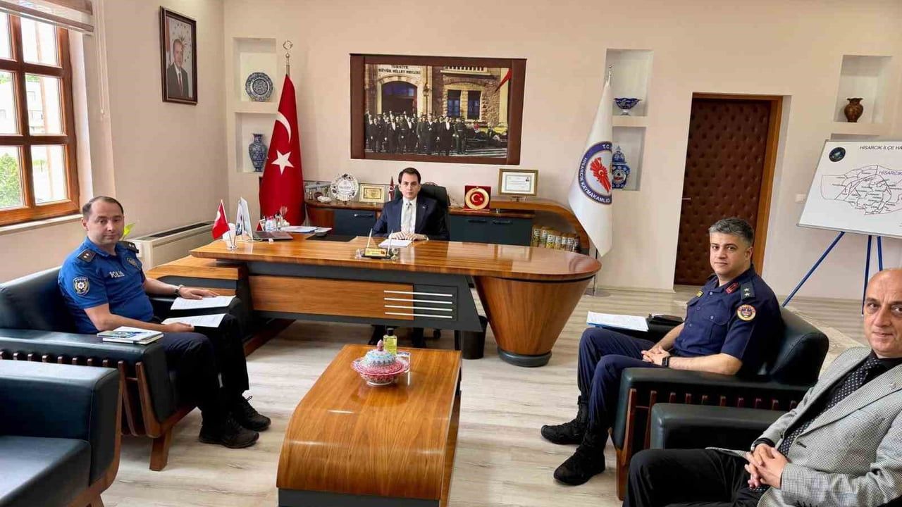 Hisarcık'ta LGS Öncesi Koordinasyon Toplantısı: Güvenlik ve Ulaşım Tedbirleri Görüşüldü