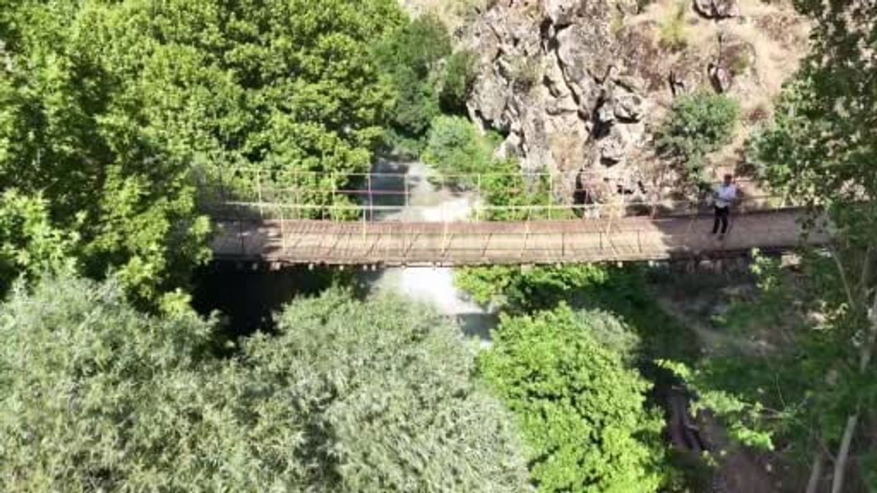 Hizan’ın asırlık taş evleri ve Gayda Barajı doğal güzellik sunuyor