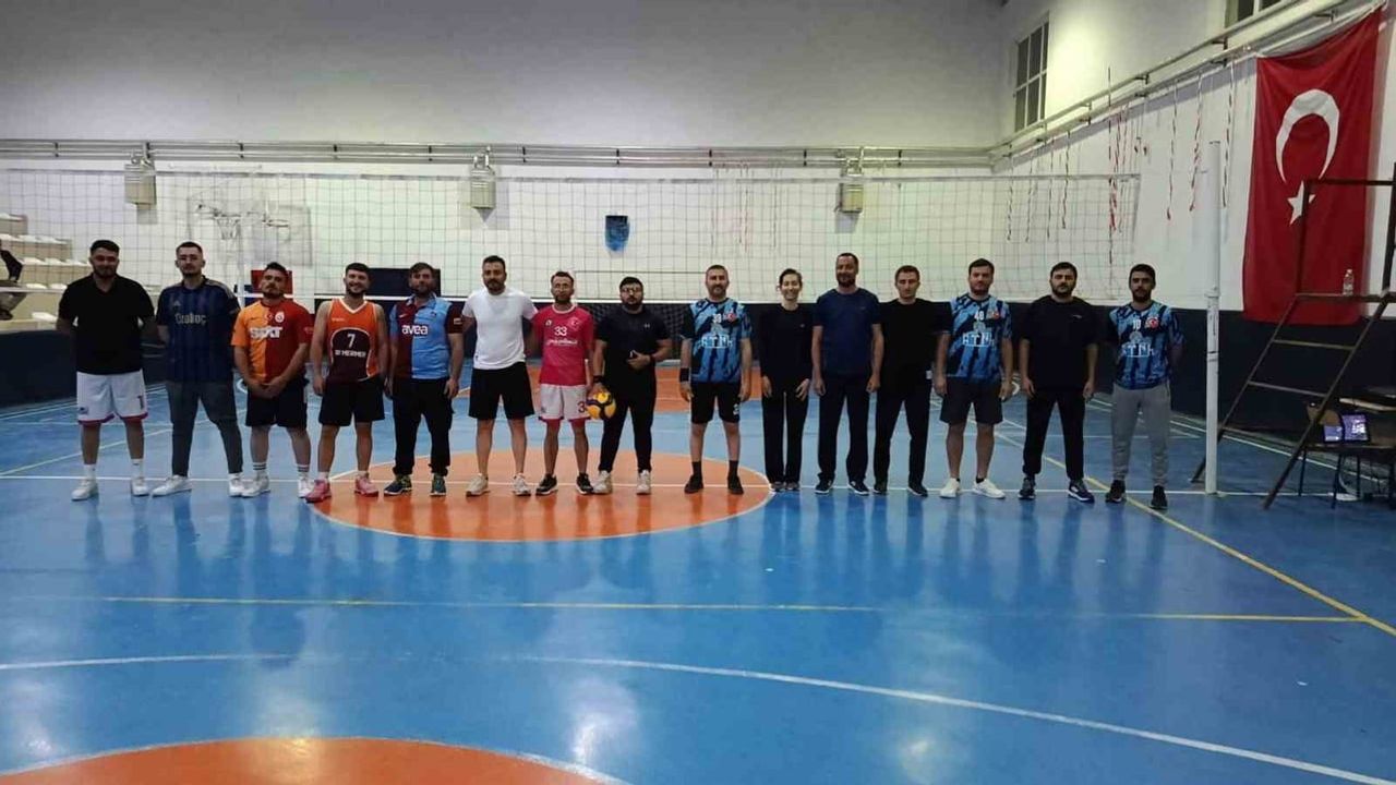 Hocalar'da Fatma Nur Çelik Anısına Voleybol Turnuvası Finali: Güre Gençlik Miryokefalon ile Çepni Otağı Karşılaşıyor