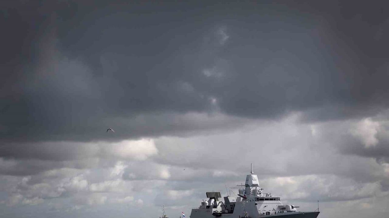 Hollanda Hürmüz Boğazı'na muhtemel mayın temizleme görevi için fırkateyn gönderdi