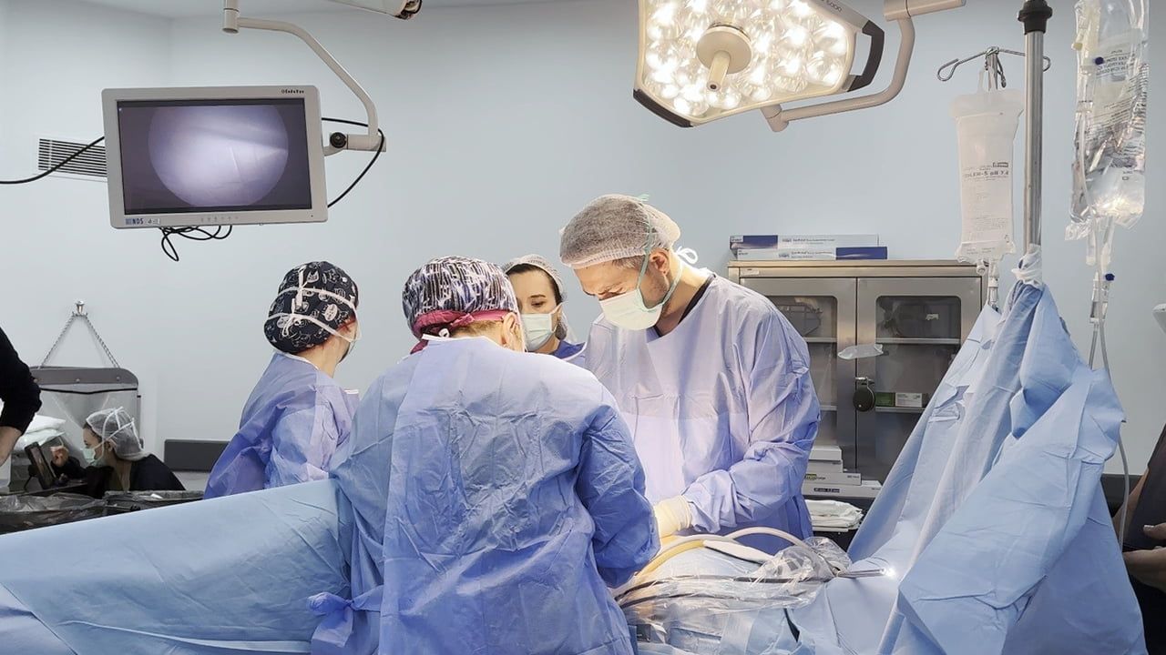 İEÜ Medical Point'te akıllı ışıkla ameliyatlarda görüntüleme gelişiyor