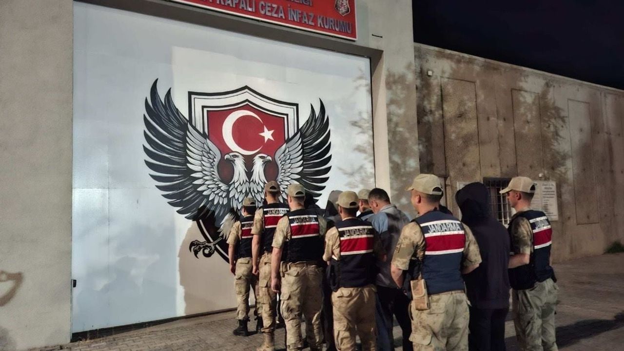 Iğdır’da 11 düzensiz göçmen ve 5 organizatör yakalandı
