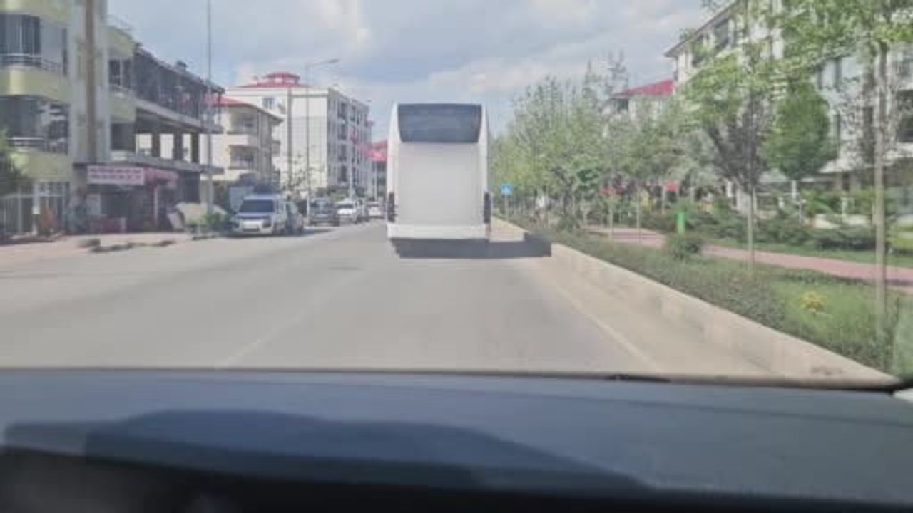 Iğdır'da iki yolcu otobüsünde kaçak ürün operasyonu
