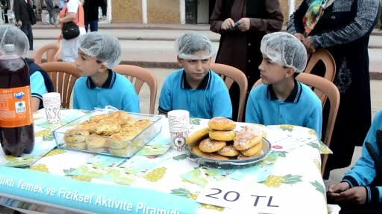 İkizce'de Sağlıklı Yaşam Etkinliği: Öğrenciler Yarıştı, Hayır Çarşısı Destek Topladı