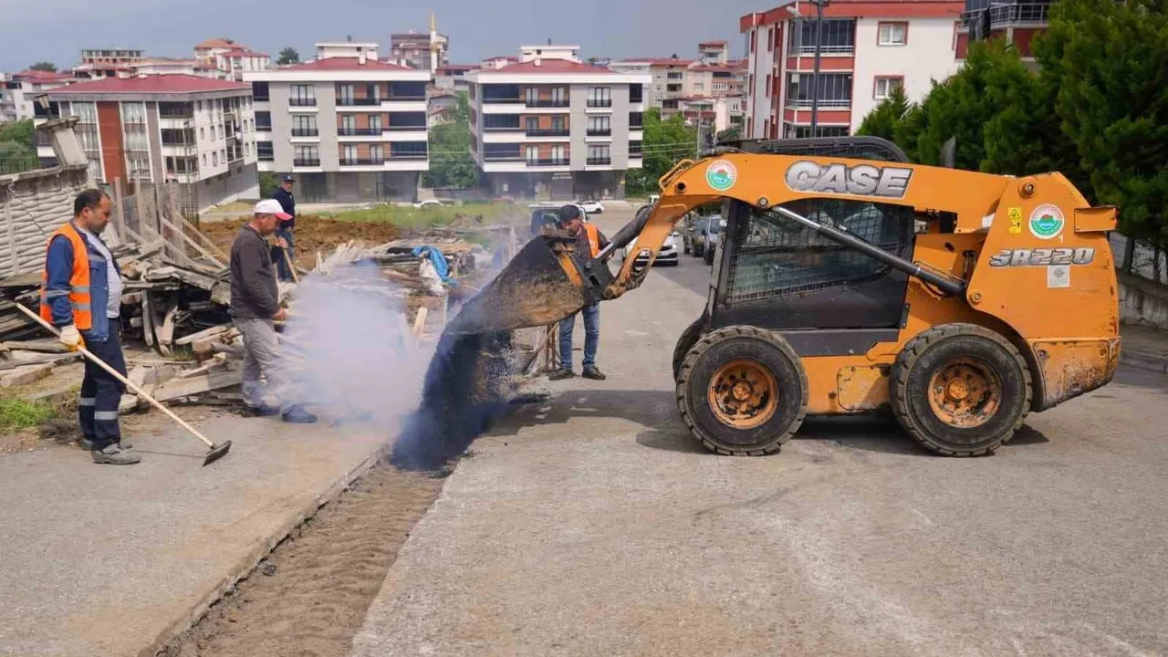 İlkadım’da asfalt yama çalışmaları sürüyor: Ulaşım konforu ve güvenlik hedefleniyor