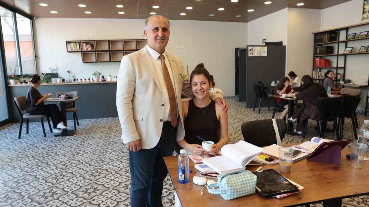 İncirliova belediye başkanı Aytekin Kaya'dan YKS öncesi öğrencilere moral ziyareti