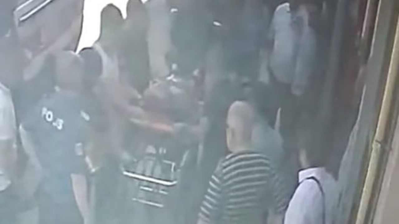 İnebolu'da tamir ettiği otomobilin altında kalan kaporta ustası yaralandı
