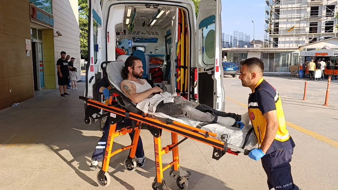 İnegöl'de alacak tartışması kavgaya dönüştü: 1 kişi bıçaklandı