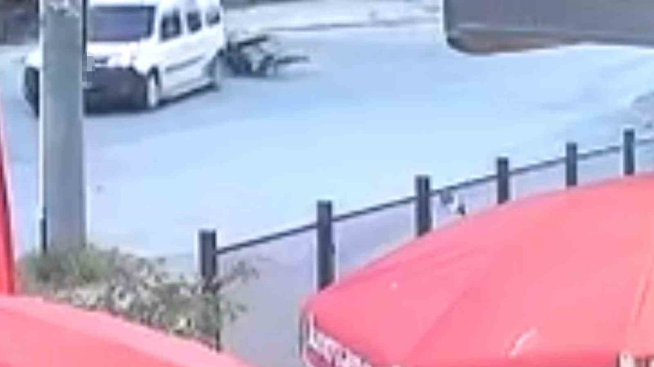 İnegöl'de hafif ticari araçla çarpışan motosiklet sürücüsü yaralandı
