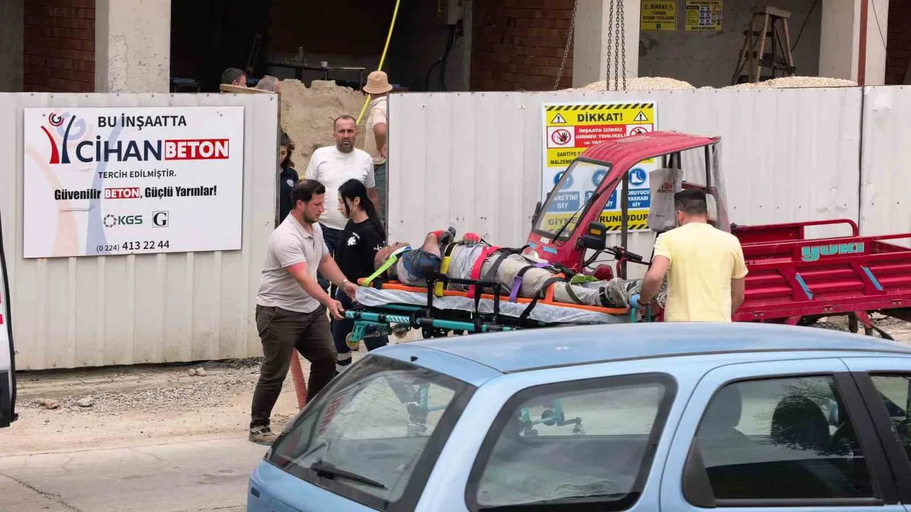 İnegöl’de iş kazası: yaralı işçi kule vinçle zemine indirildi