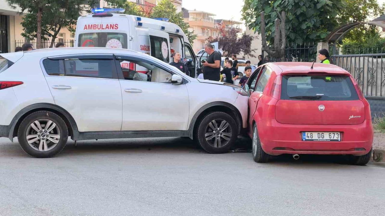 İnegöl'de otomobil ile cip çarpıştı: 4 yaralı