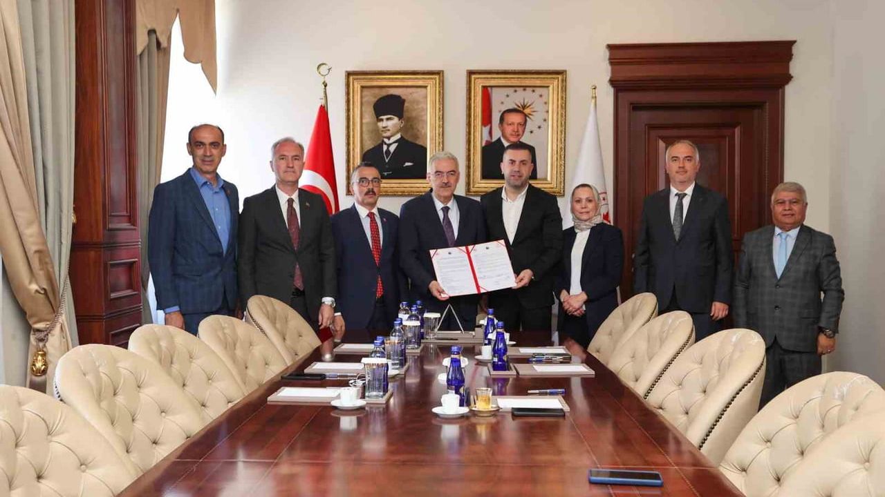İnegöl'de sağlık ve eğitim yatırımları için bağış protokolleri imzalandı