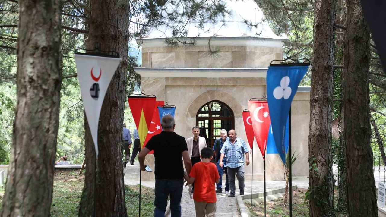 İnegöl'de Turgut Alp kabrı başında anıldı