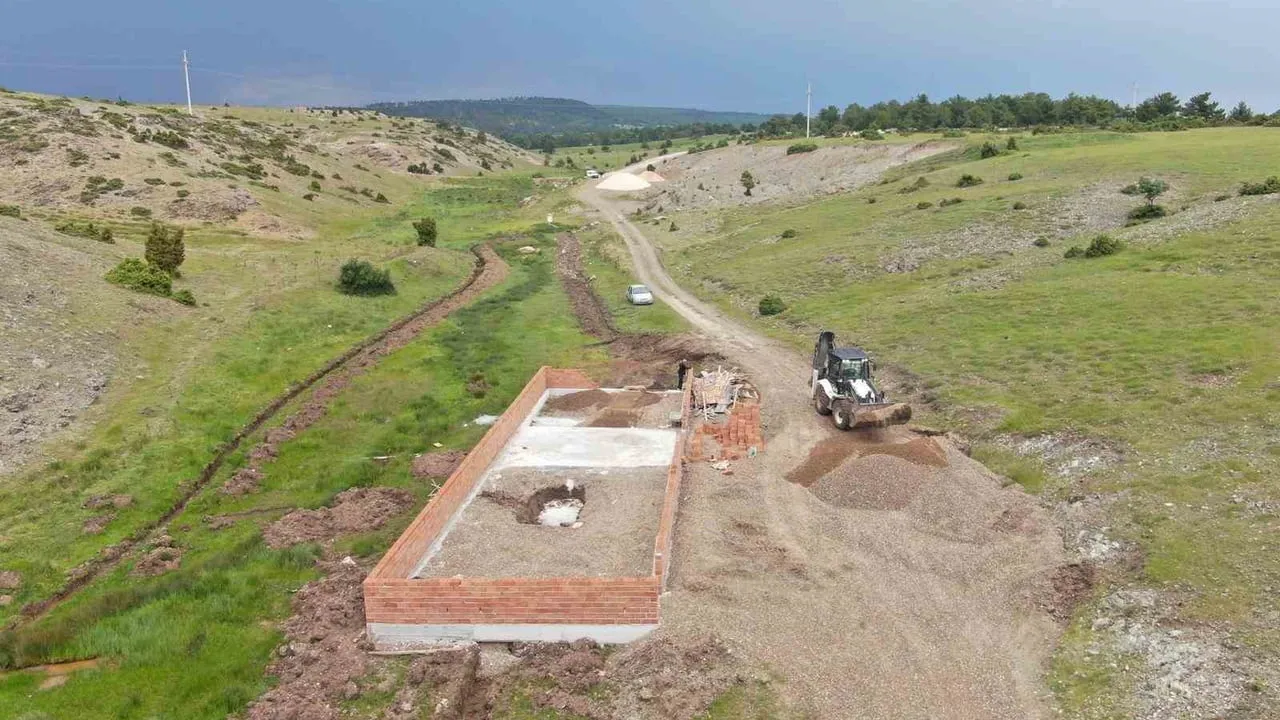İnönü Belediyesi, İsmetpaşa ve Esnemez’de Çevre Düzenleme ve Bakım Çalışmalarını Sürdürüyor