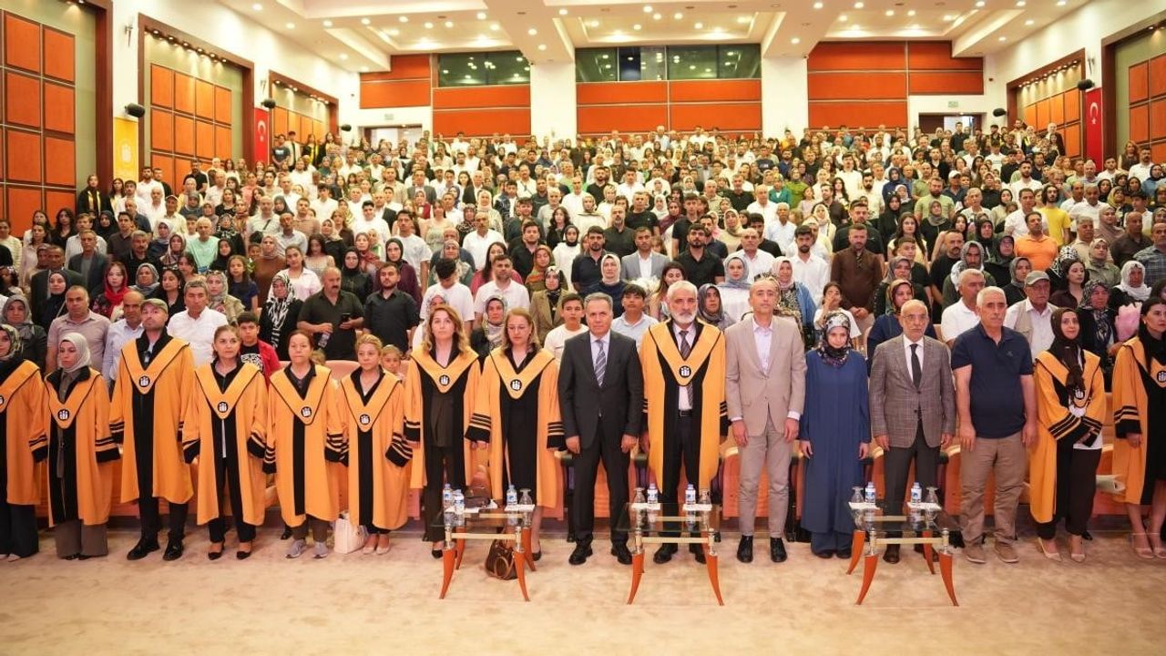 İnönü Üniversitesi hemşirelik fakültesinde mezuniyet töreni düzenlendi