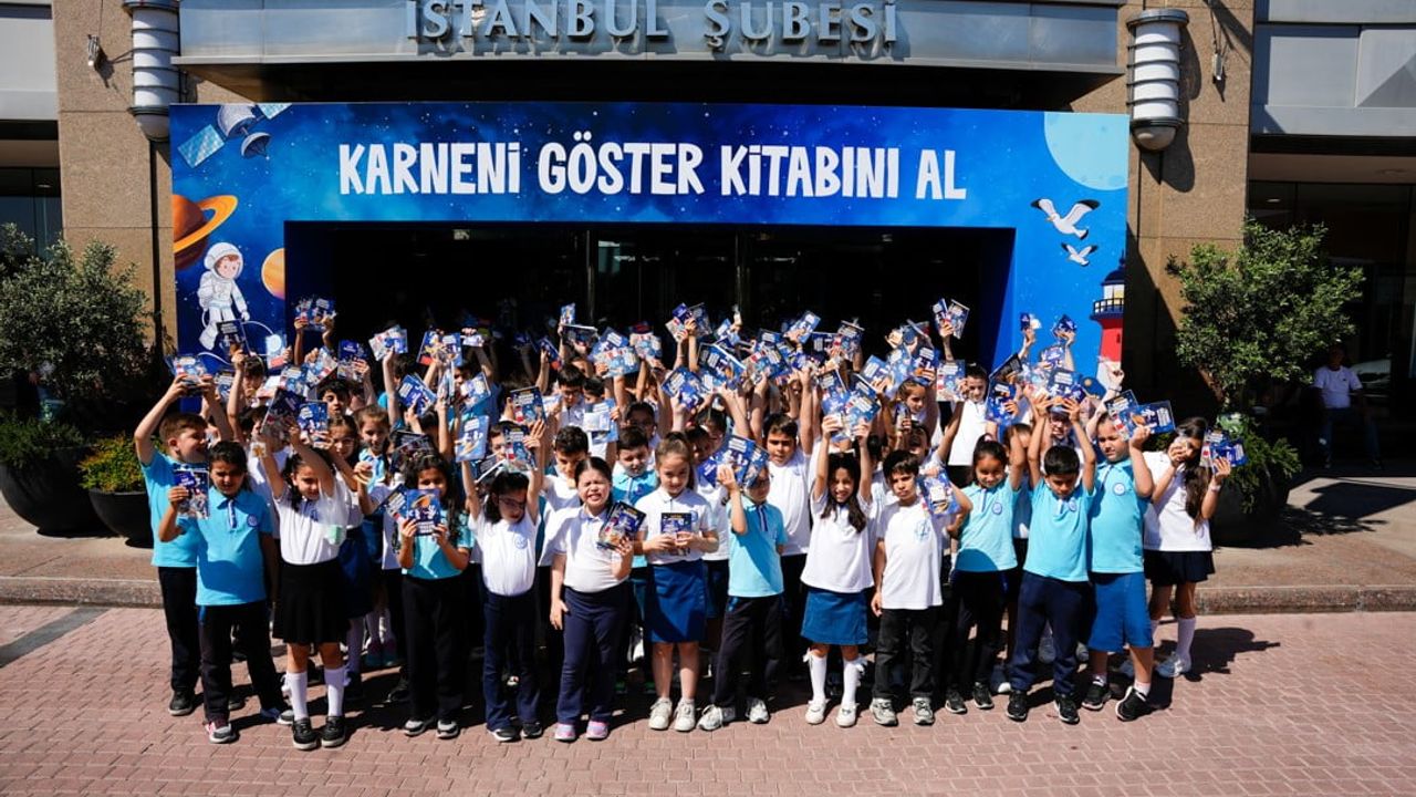 İş Bankası şubeleri karnelerini alan çocukları kitaplarla bekliyor