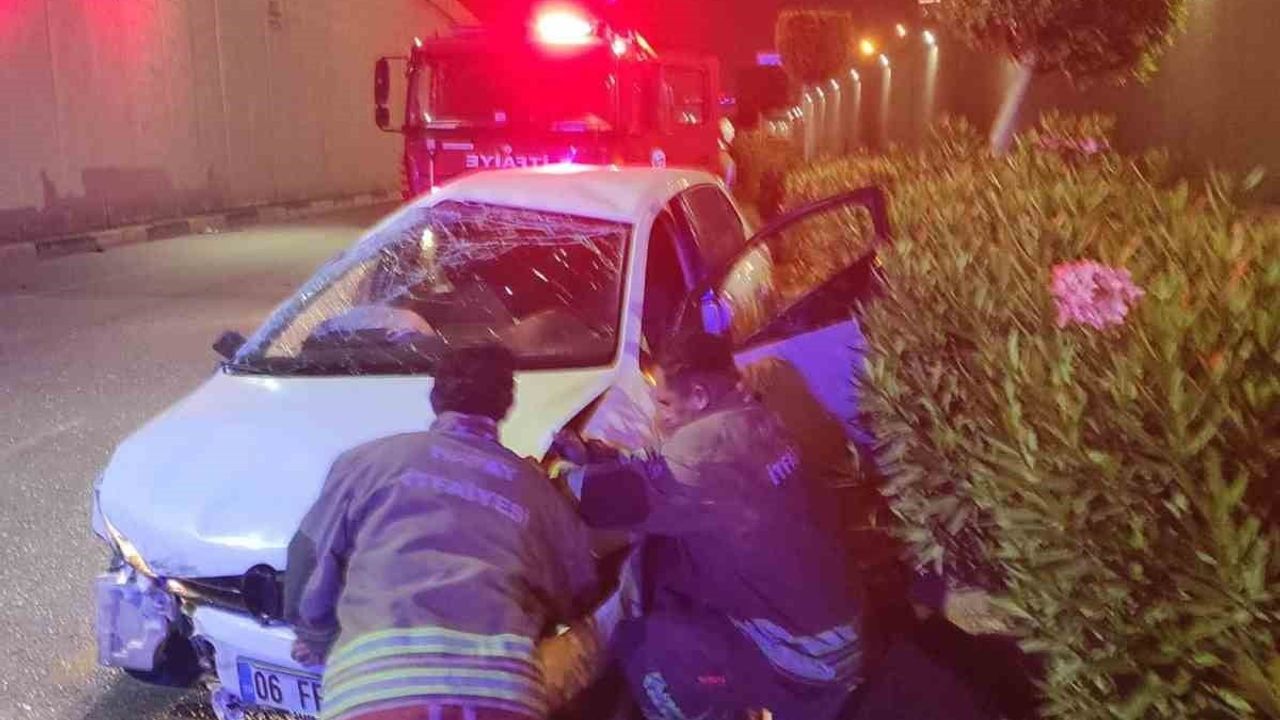 İskenderun’da alt geçitte kaza: Otomobil duvara çarptı, 1 yaralı