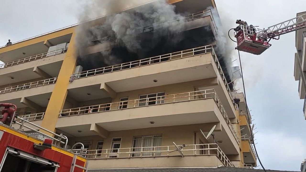 İskenderun'da apartman dairesinde çıkan yangın kontrol altına alındı