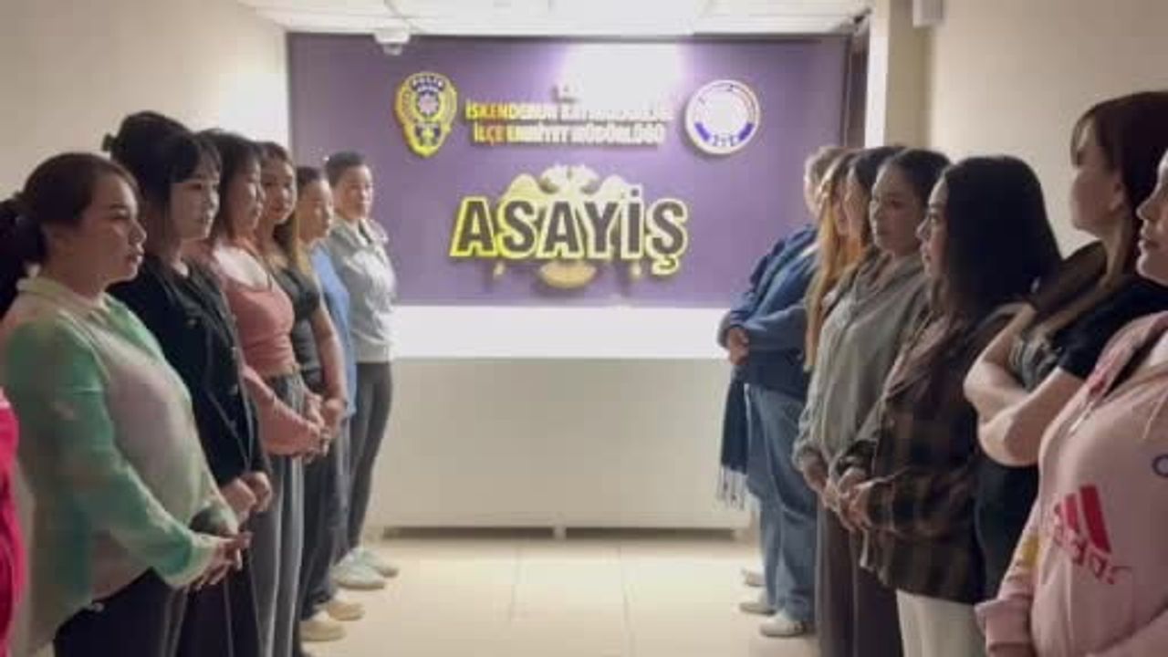 İskenderun'da masaj ve spa salonlarında kaçak çalıştırılan 31 Taylandlı kadın yakalandı