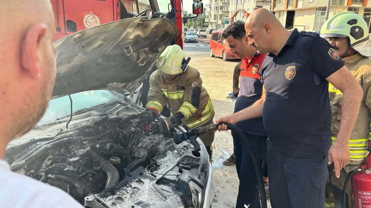 İskenderun'da otomobil yangını