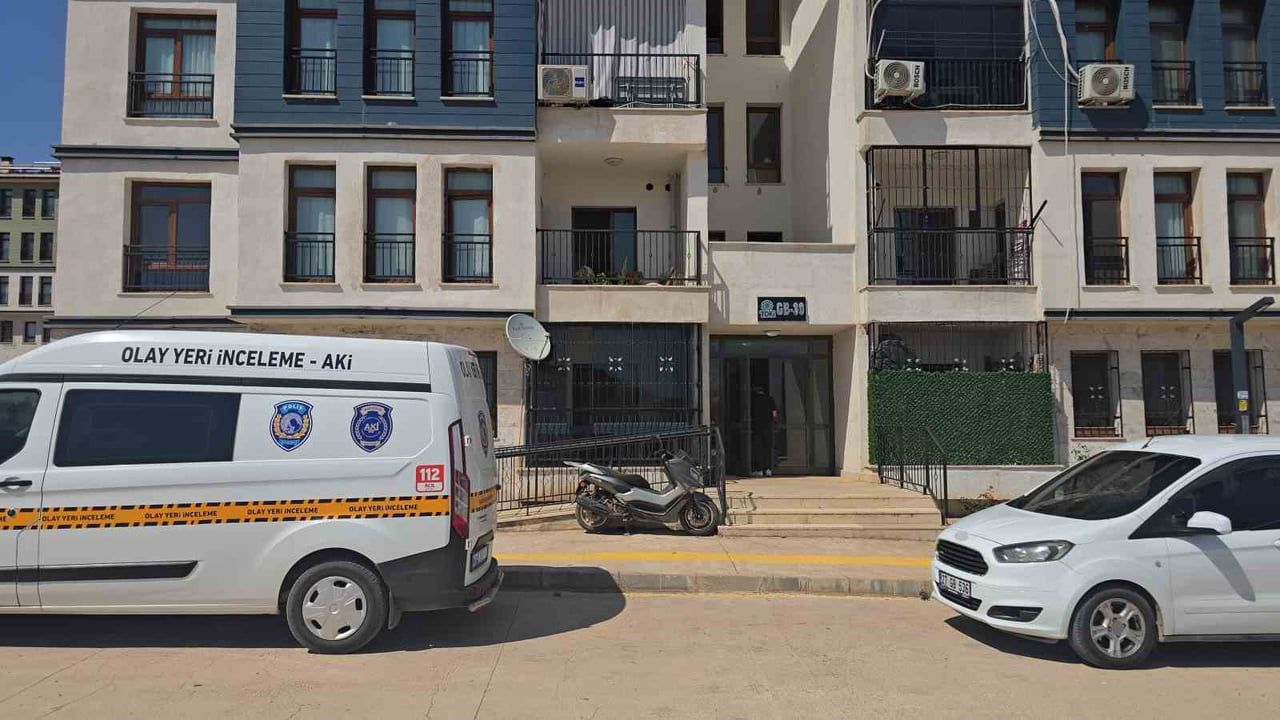 İslahiye ilçesinde evinde silahla vurulan kadın hayatını kaybetti